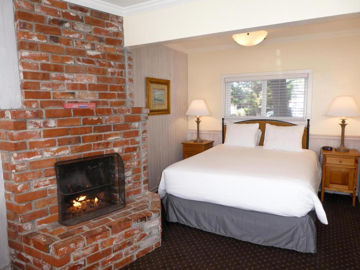 Carmel Fireplace Inn Exterior photo