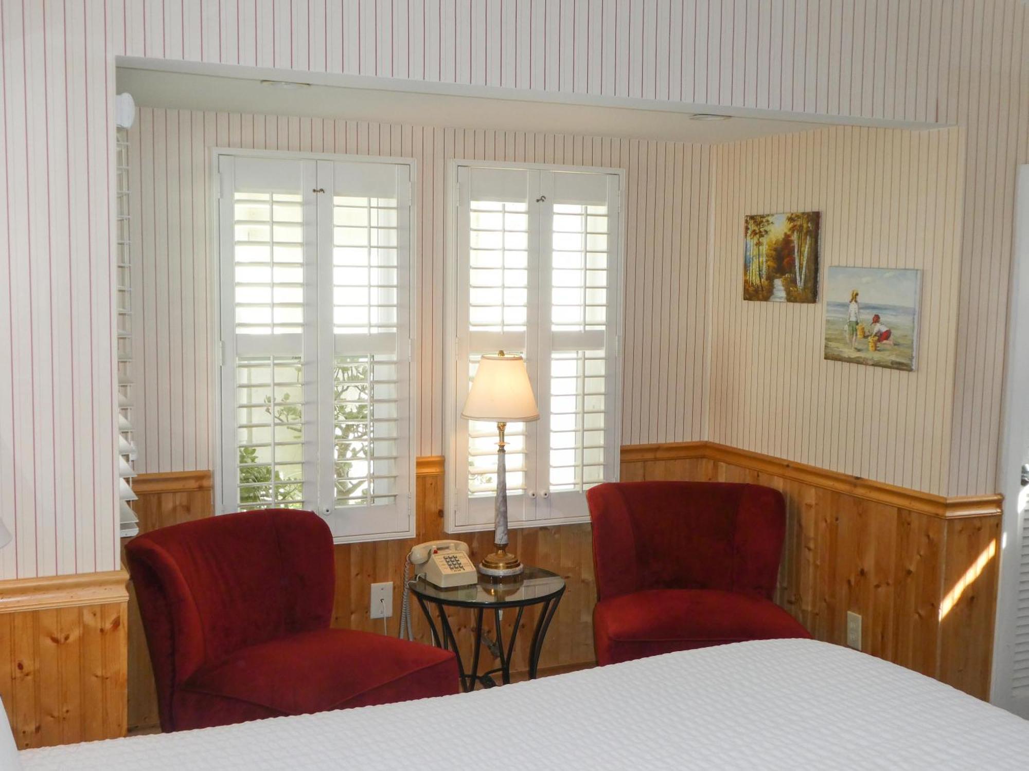 Carmel Fireplace Inn Room photo